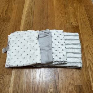 Aden & Anais Set of 4 Gray and White Muslin Swaddle Blankets
